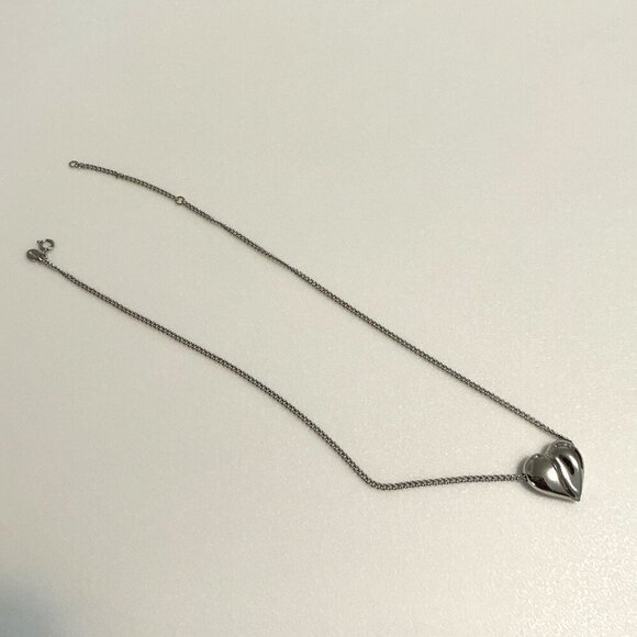 VINTAGE AVON PUFFY HEART PENDANT NECKLACE - Picture 2 of 16